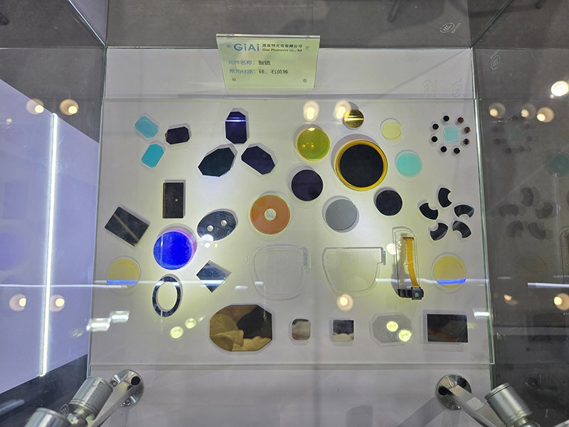 激埃特振鏡展品