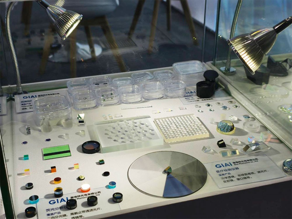 醫療檢測及熒光分析光學鏡片展示