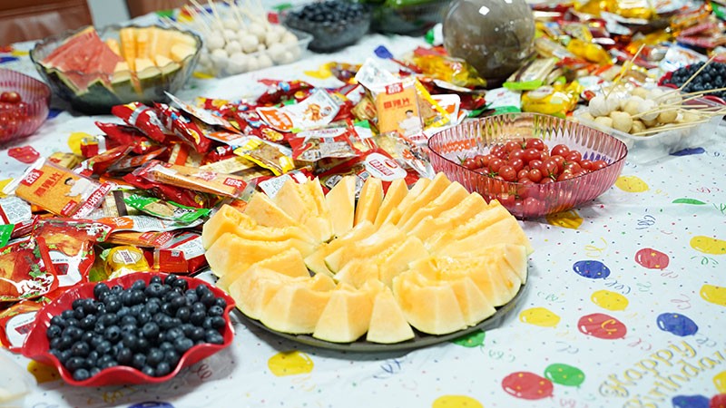 四月員工季度生日會現場水果零食